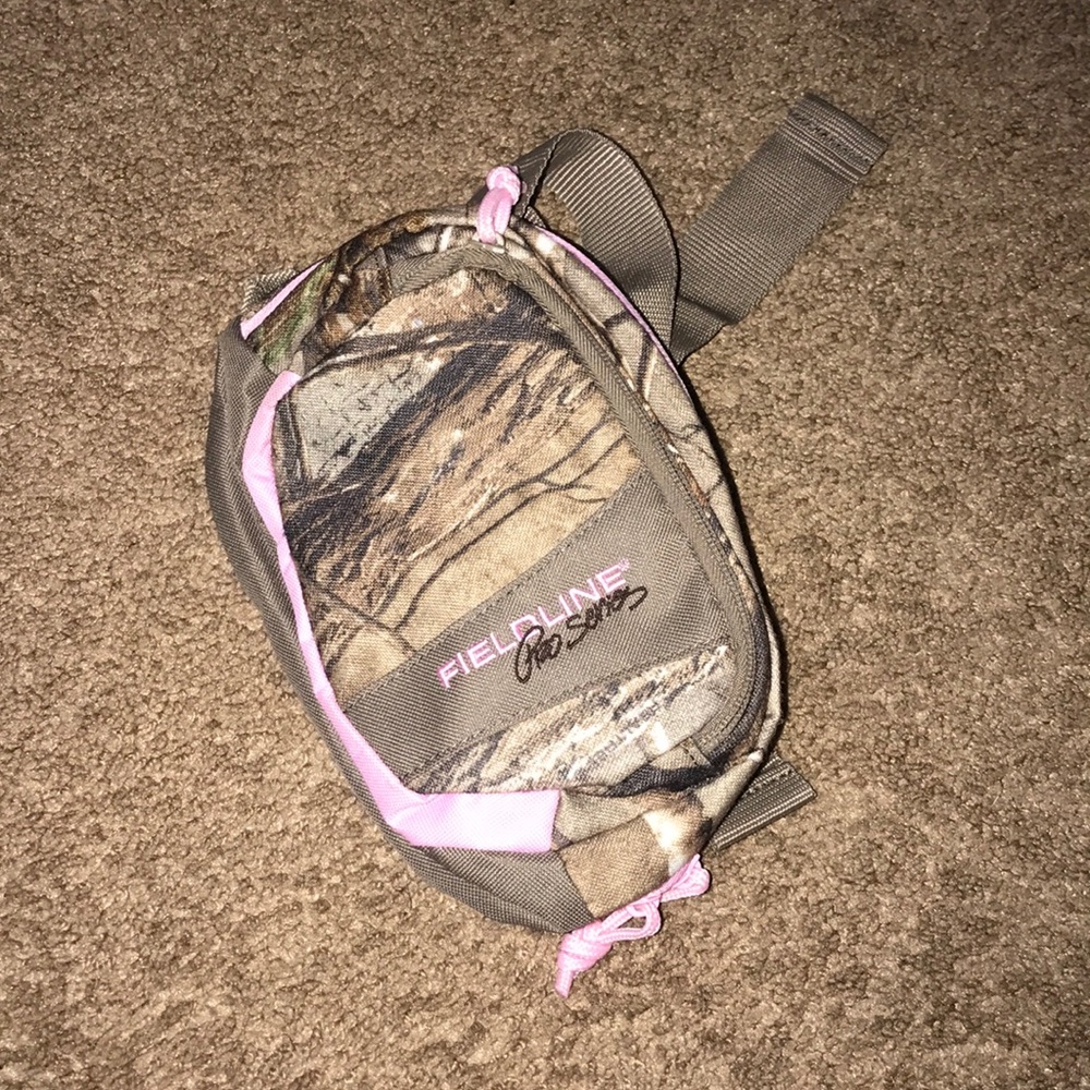 LIKE NEW-FIELDLINE PRO SERIES CAMO AND PINK FANNY